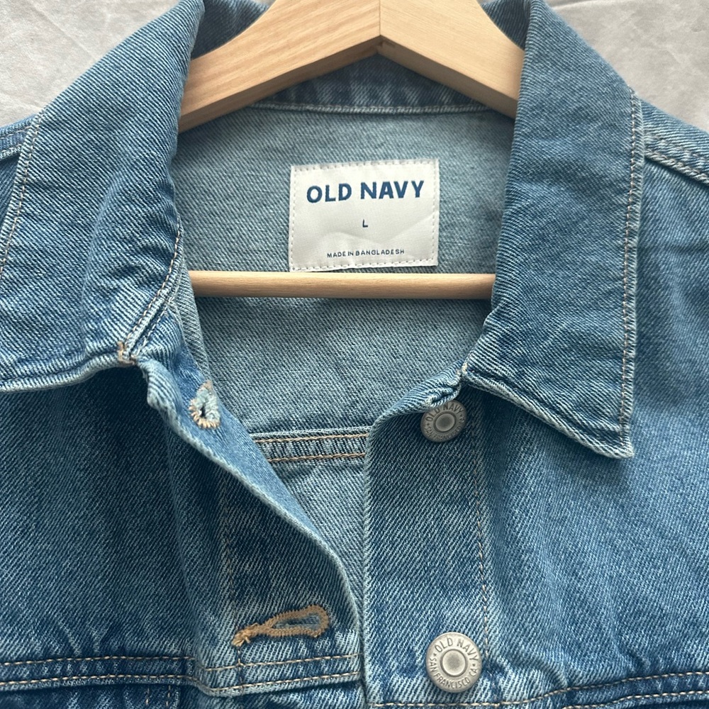 Old Navy Classic Light Wash Denim Jacket womens Large - Picture 2 of 4